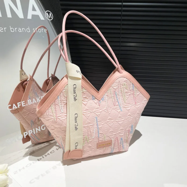 2025 New Fashion Casual Commuting Tote Bag for Women Large Capacity College Student Shoulder Strap Striped Embroidered PU Zipper 2025 New Fashion Casual Commuting Tote Bag for Women Large Capacity College Student Shoulder Strap Striped Embroidered PU Zipper