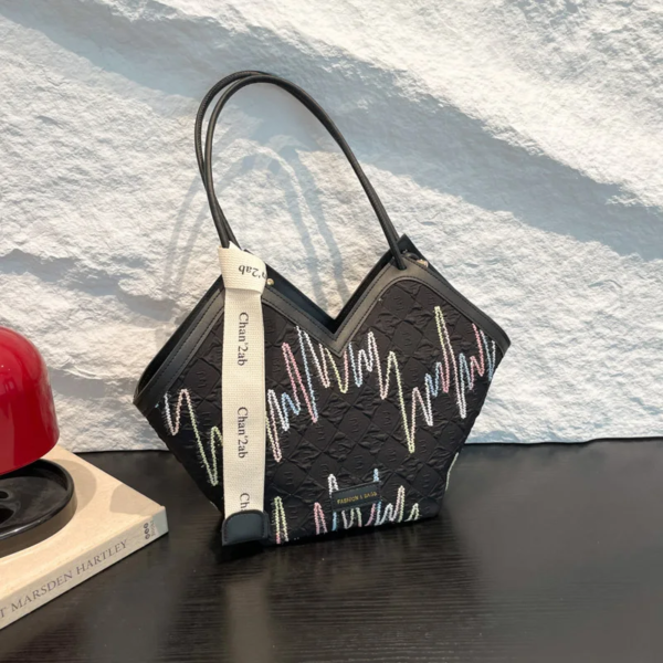 2025 New Fashion Casual Commuting Tote Bag for Women Large Capacity College Student Shoulder Strap Striped Embroidered PU Zipper 2025 New Fashion Casual Commuting Tote Bag for Women Large Capacity College Student Shoulder Strap Striped Embroidered PU Zipper