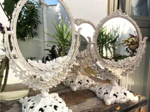 IMG_4944 Aimei 2-Piece Set – Beige Oval Mirror + Graffiti