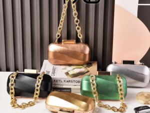 Silver Shiny Leather Party Dress Bag with Chain Tie Metallic Texture Evening Bag for Brides Thread Pattern Design Silver Shiny Leather Party Dress Bag with Chain Tie Metallic Texture Evening Bag for Brides Thread Pattern Design