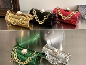 The New Fashion Handbags 2024 Light Lady Chain Small square Bags Lady Design Purses for Females The New Fashion Handbags 2024 Light Lady Chain Small square Bags Lady Design Purses for Females